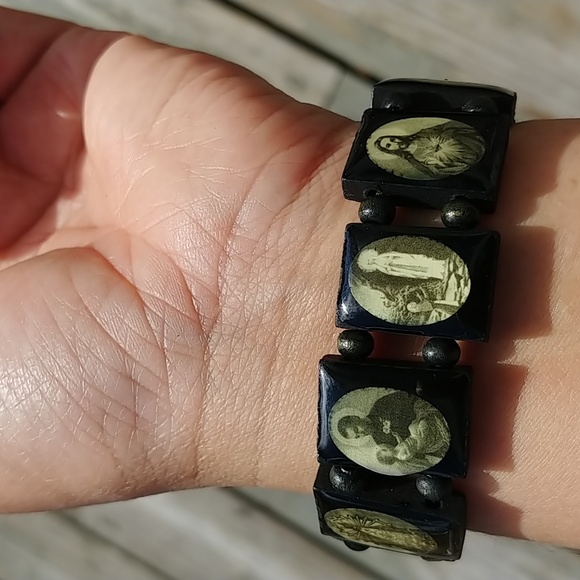 ✨BOGO FREE✨ 2 Religious Saints bracelets Black wood, unisex NWT - Picture 2 of 5